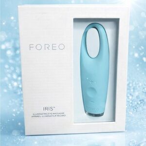 FOREO IRIS Illuminating Eye Massager in Light Blue